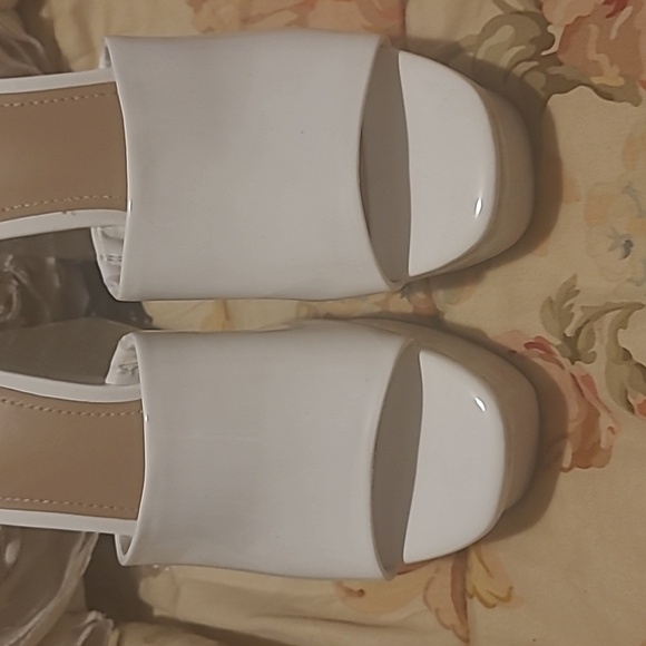 INC International Concepts White Patent Leath Wedge Sandals Minimalist New W.o.b - Picture 3 of 9